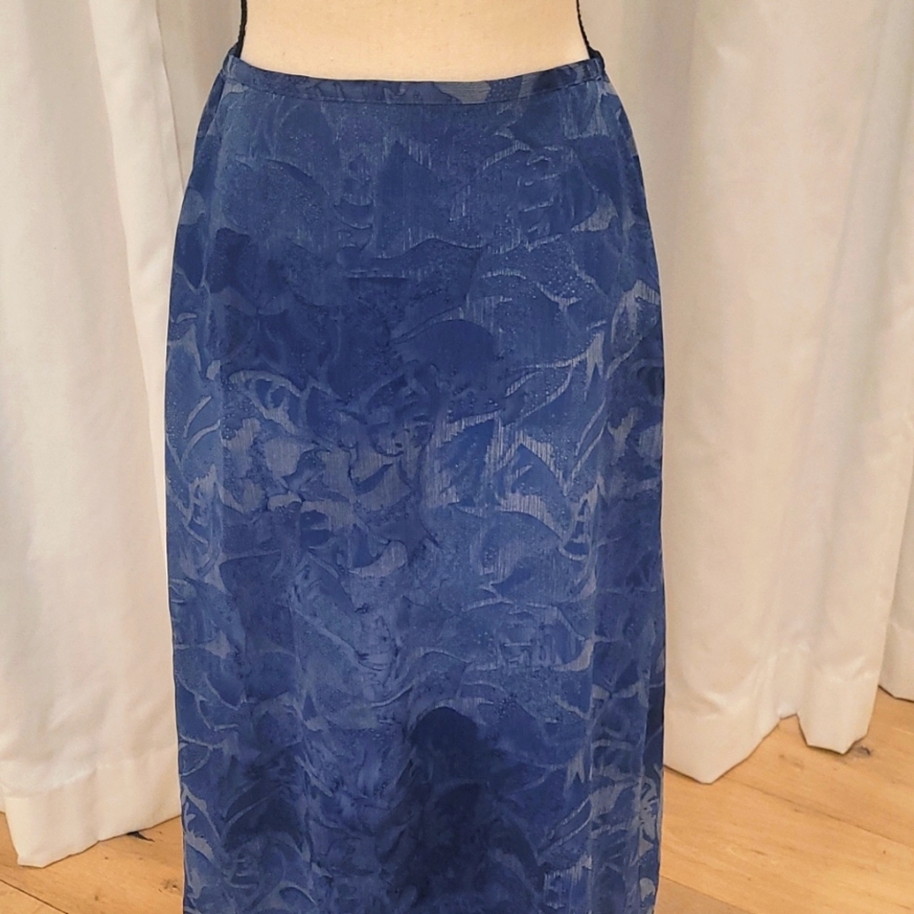 Express Watercolor Blue lined skirt - Picture 3 of 7